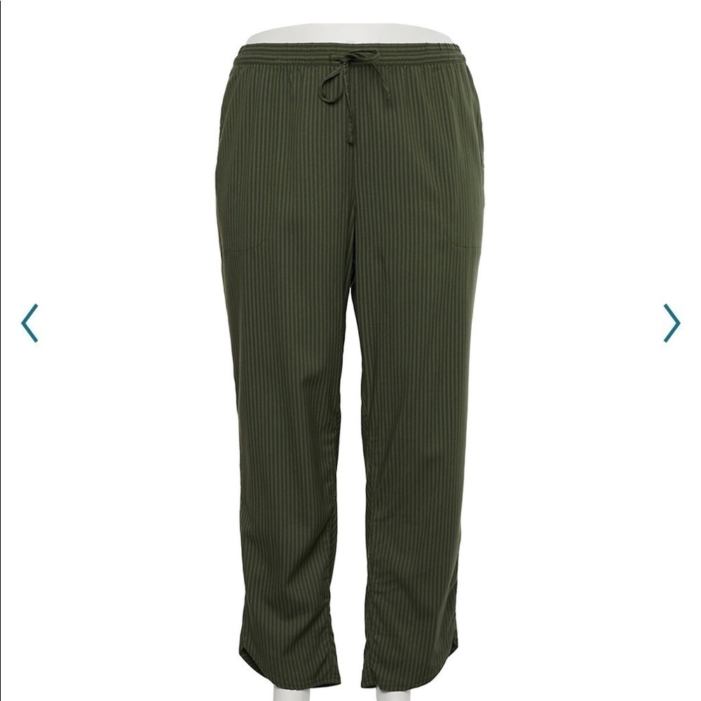 Sonoma green pinstriped dolphin hem crop elastic waist pants!